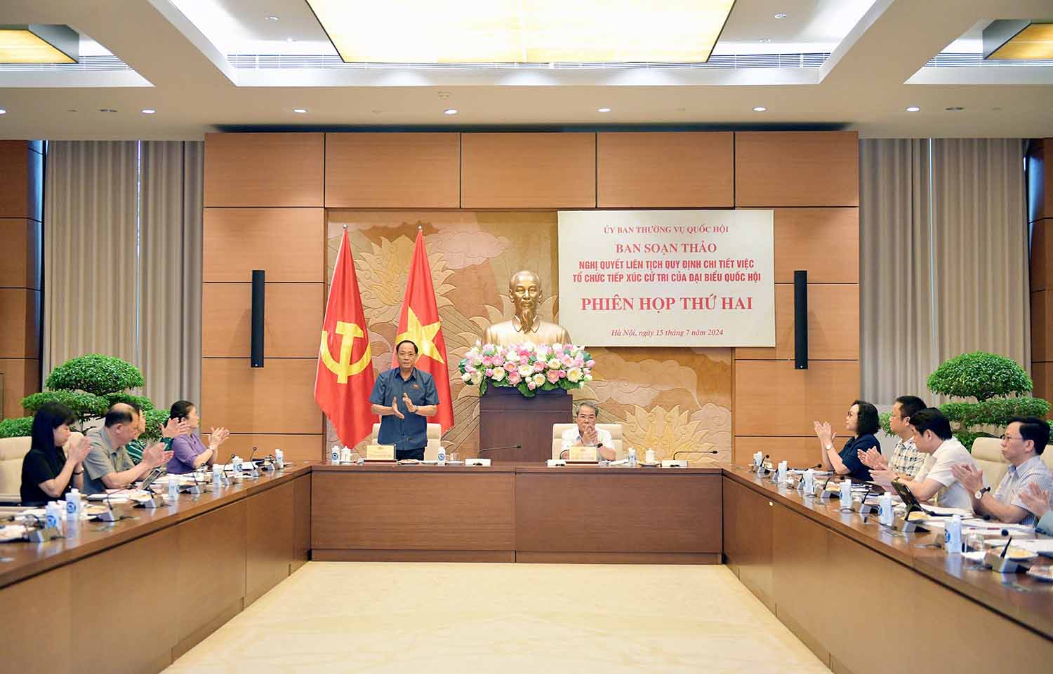 Phiên họp thứ hai Ban soạn thảo Nghị quyết liên tịch quy định chi tiết việc tổ chức tiếp xúc cử tri của đại biểu Quốc hội. Ảnh: Hoàng Ngọc