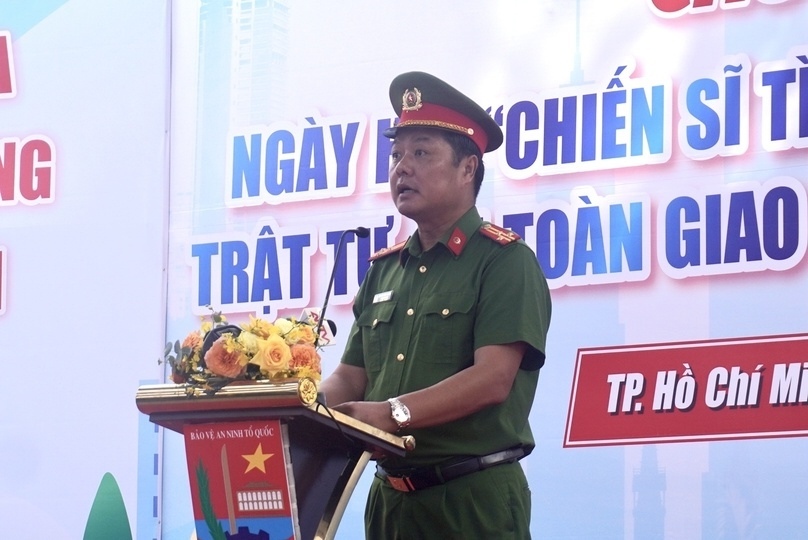 Lieutenant Colonel Nguyen Dinh Duong, Deputy Director of Ho Chi Minh City Police, spoke at the program. Photo: Ly Linh.