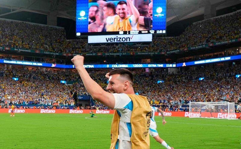 Lionel Messi giành nhiều danh hiệu nhất trong lịch sử