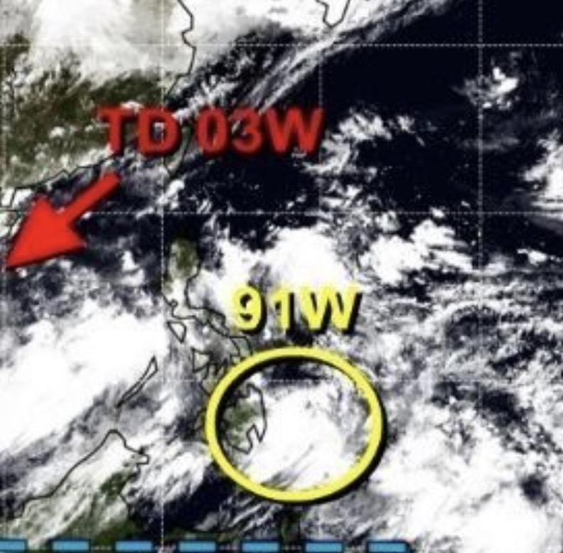 Low pressure near the East Sea (yellow) and tropical depression over the East Sea about 1,100 km west of Central Luzon (red) at 3:20 p.m. July 15. Photo: US Navy Joint Typhoon Warning Center