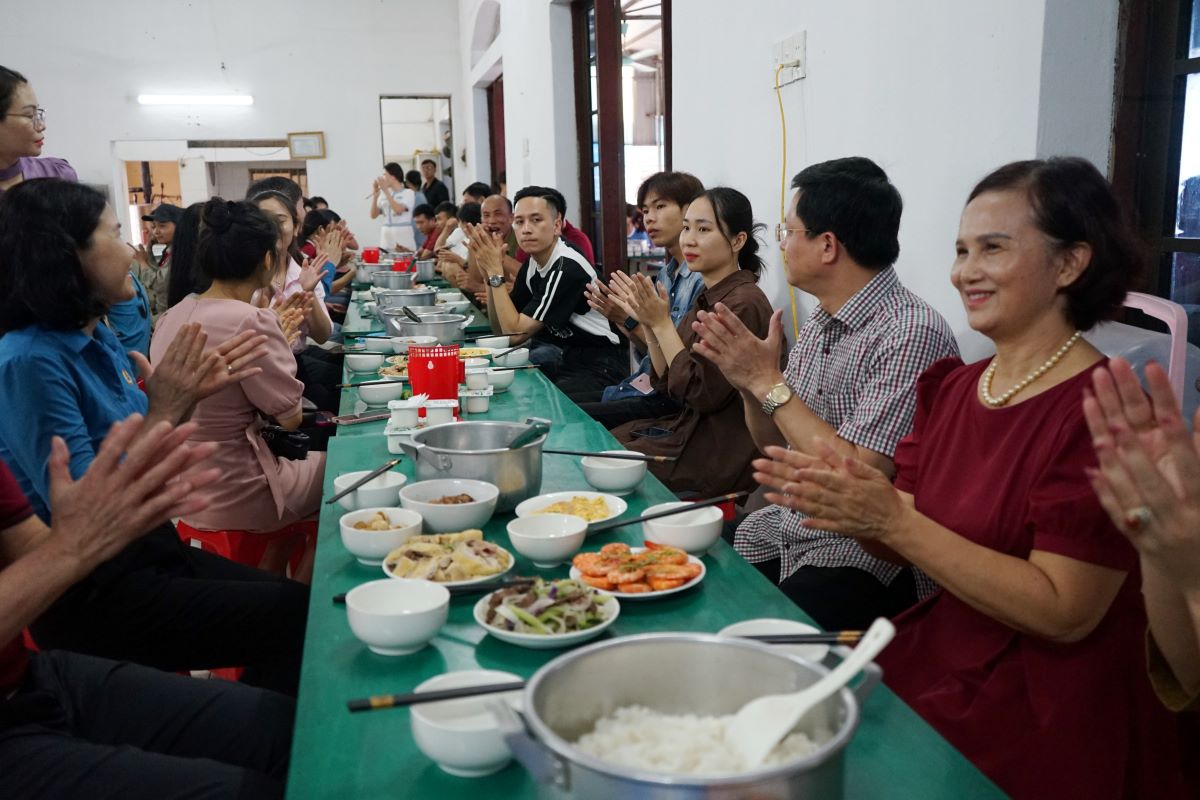 Đại diện lãnh đạo Ban quản lý Khu 