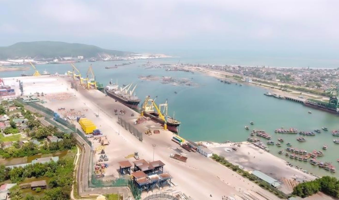 UBND tỉnh Thanh Hóa yêu cầu thực hiện vận chuyển, nhấn chìm chất nạo vét theo đúng quy định. Ảnh: T.L