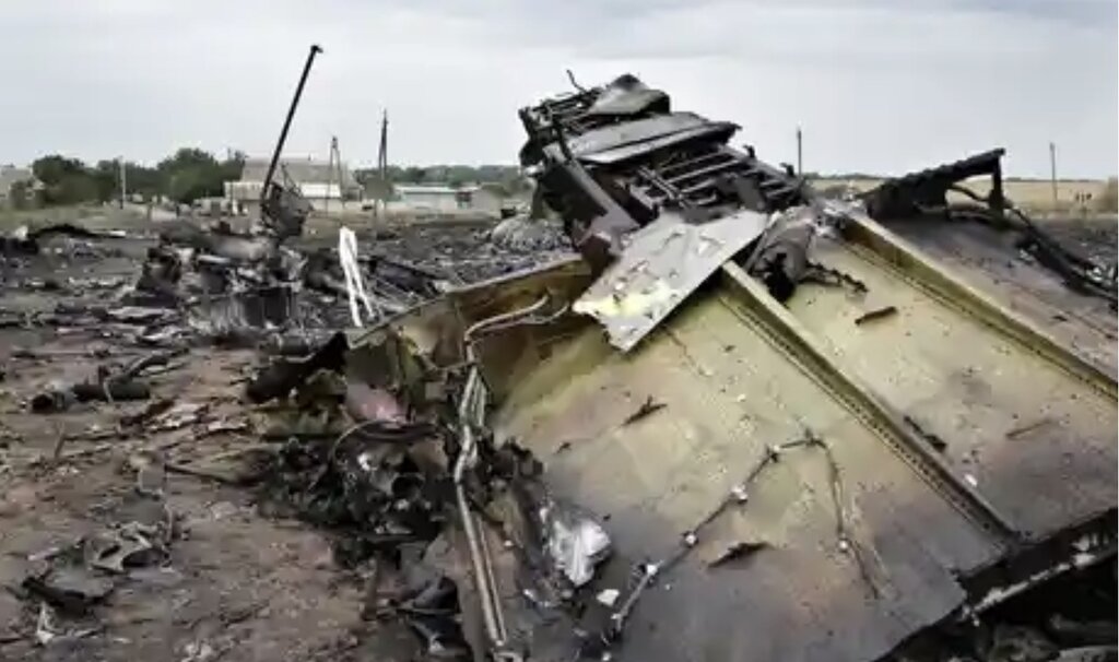 Xác máy bay MH17 của Malaysia Airlines. Ảnh: Xinhua