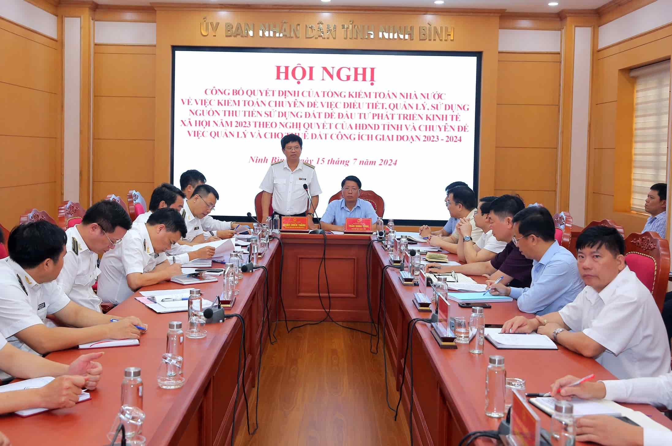 Ngày 15.7, tại Ninh Bình, Kiểm toán Nhà nước và UBND tỉnh Ninh Bình tổ chức hội nghị công bố Quyết định của Tổng Kiểm toán Nhà nước. Ảnh: Nguyễn Trường