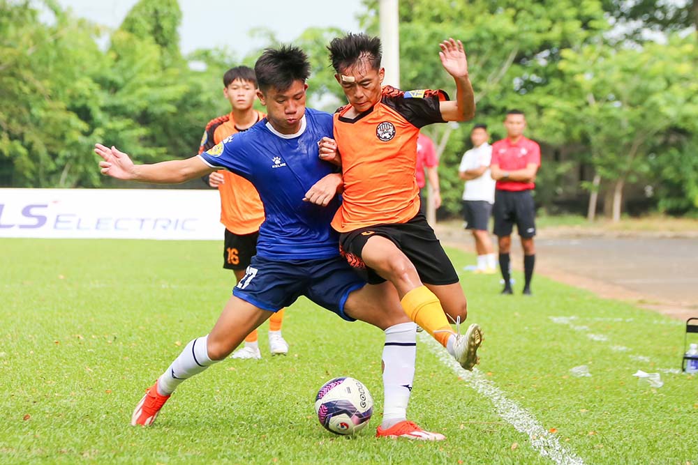 U17 Bà Rịa - Vũng Tàu (áo cam) chưa thể giành vé vào tứ kết. Ảnh: VFF