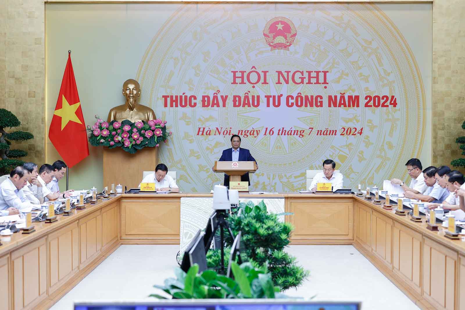 National conference on promoting public investment. Photo: Nhat Bac