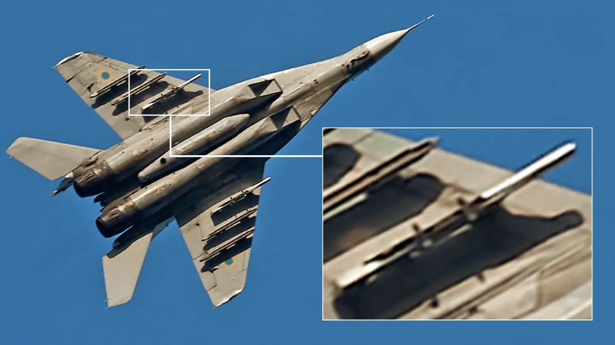 Tiêm kích MiG-29 của Không quân Ukraina với giá treo mới, tháng 6.2023. Ảnh: Không quân Ukraina