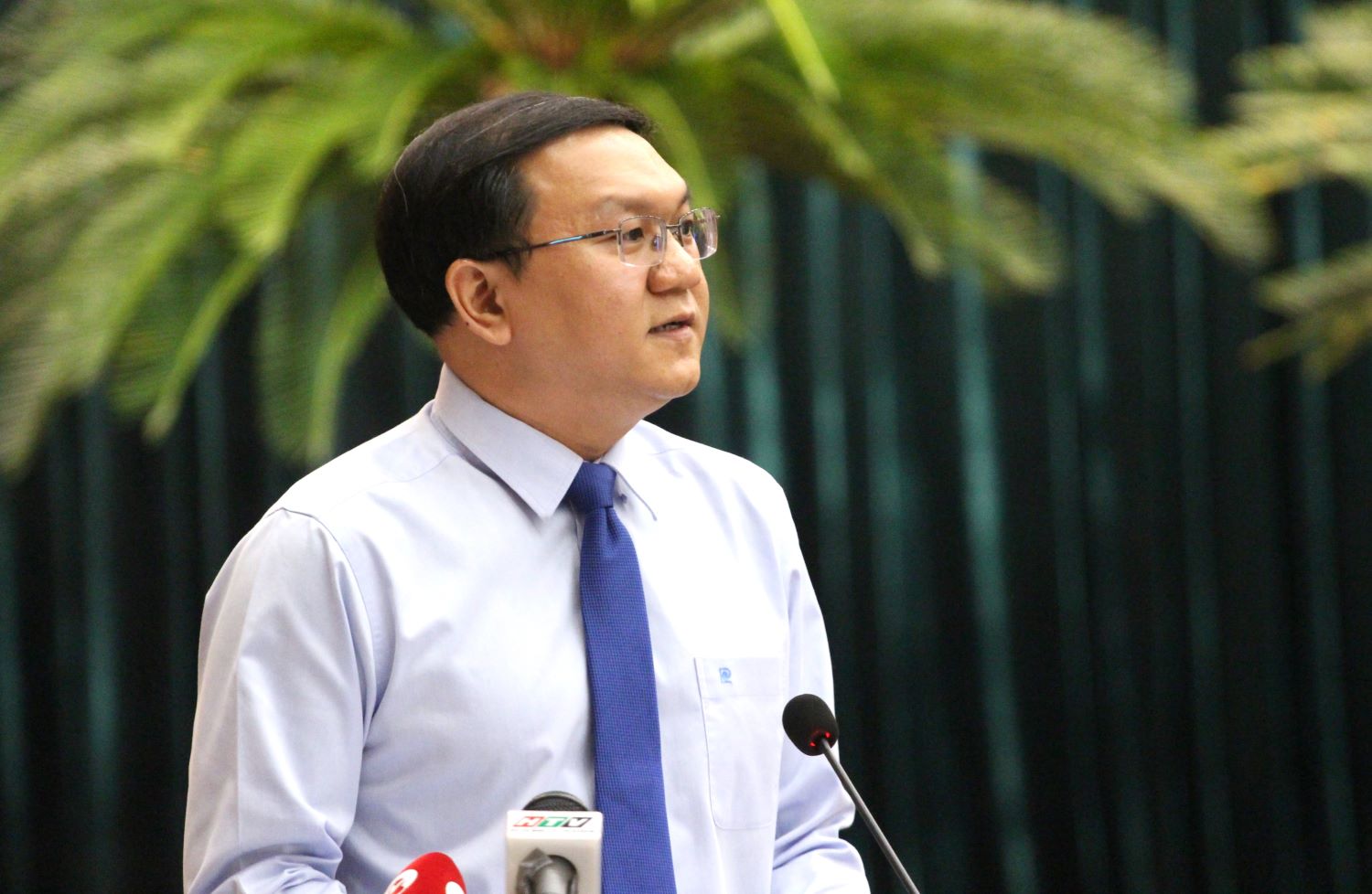 Ông Lâm Đình Thắng - Giám đốc Sở Thông tin và Truyền thông TPHCM trả lời chất vấn. Ảnh: Thành Nhân