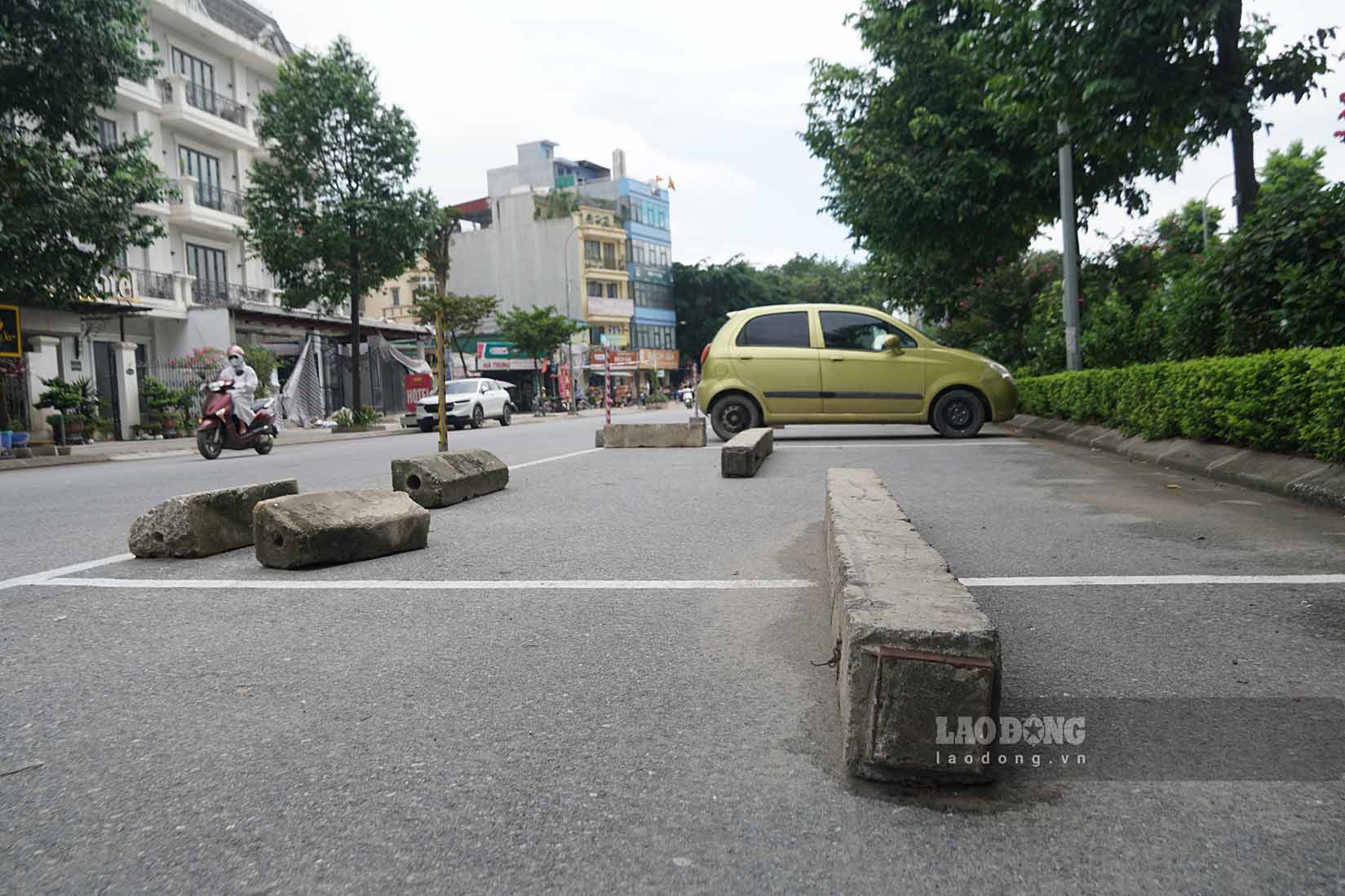 Regarding this, Vice Chairwoman of Dai Kim Ward People's Committee - Nguyen Thi Thai - said that currently this area is being licensed by Hanoi Construction Investment Company No. 2 for a license to keep vehicles. And the authorities have conducted surveys to research car parking licenses.