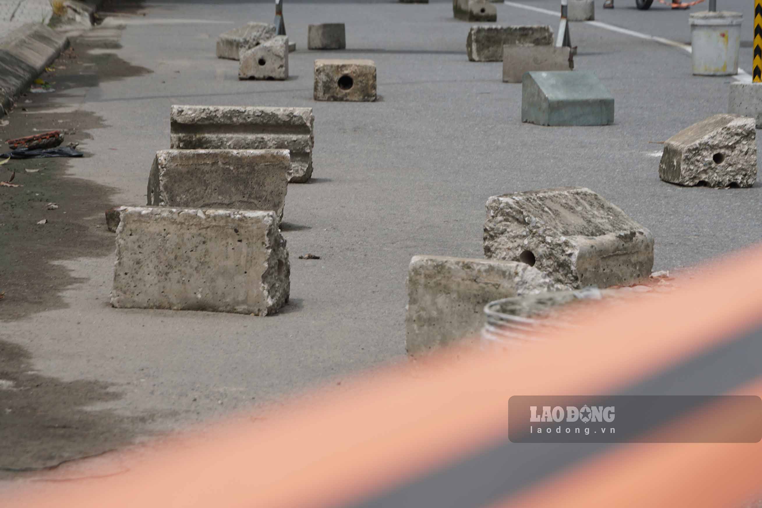 A series of concrete is placed here and road barriers are intended to prevent cars from parking on the side of the road and reserve space.