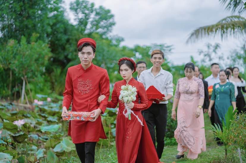 MV "Cheer up, bride" by artist Binh Tinh's husband (singer Nhat Minh). Photo: NSX