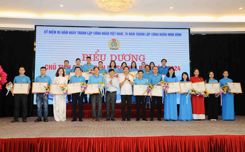 LĐLĐ tỉnh Ninh Bình biểu dương 95 chủ tịch CĐCS tiêu biểu. Ảnh: Nguyễn Trường