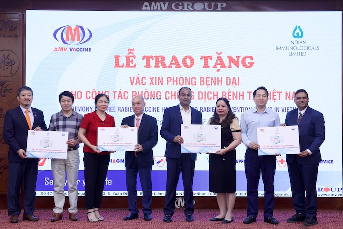 CDC các địa phương tiếp nhận vaccine phòng bệnh dại. Ảnh: BTC cung cấp