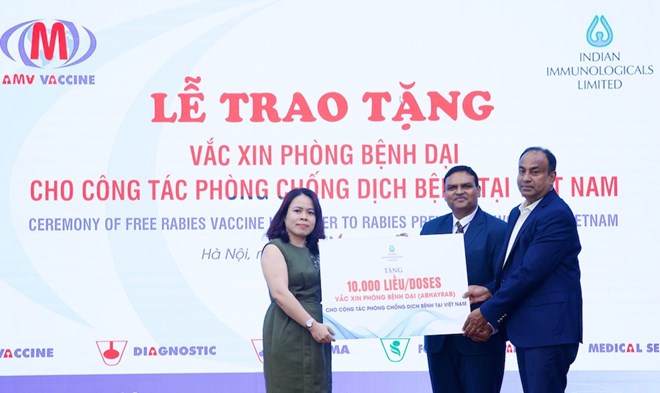 Trao tặng 10 nghìn liều vaccine phòng bệnh dại cho các tỉnh, thành khó khăn