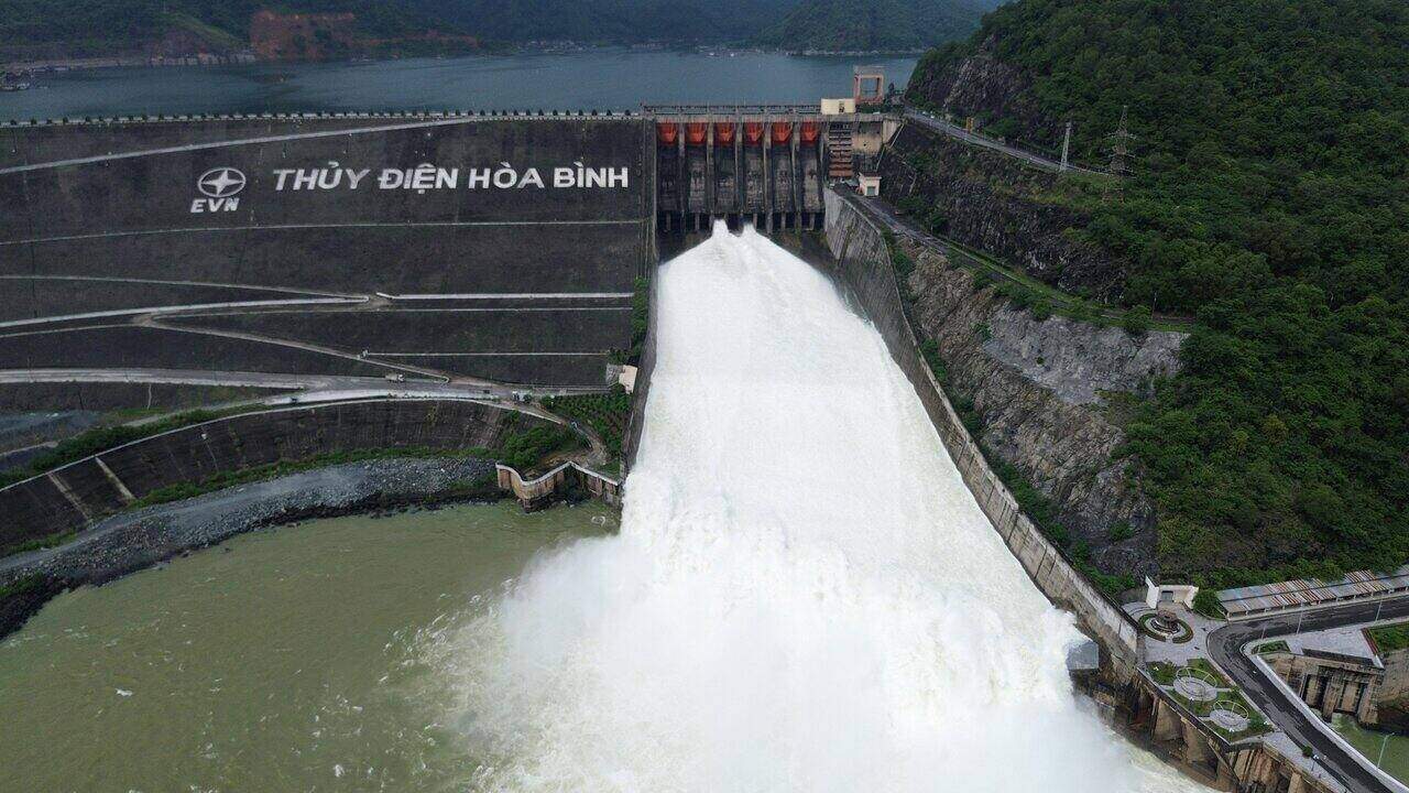 Hoa Binh Hydroelectricite a decharge des inondations. Photo: Minh Nguyen
