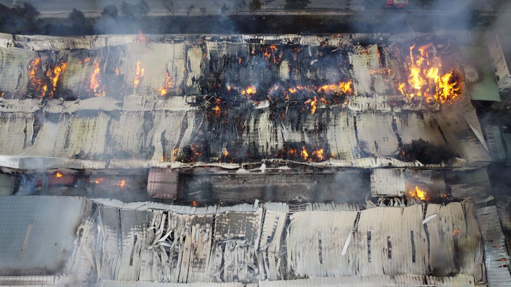 The corrugated iron roofs of two factories next to each other burned down. Photo: Dinh Trong