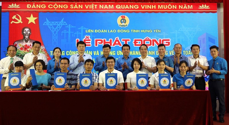 Các doanh nghiệp trên địa bàn huyện Văn Lâm (tỉnh Hưng Yên) ký thỏa ước lao động tập thể. Ảnh: Công đoàn Văn Lâm