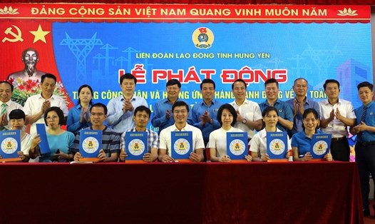 Các doanh nghiệp trên địa bàn huyện Văn Lâm (tỉnh Hưng Yên) ký thỏa ước lao động tập thể. Ảnh: Công đoàn Văn Lâm