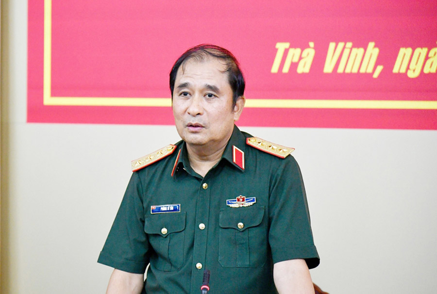 Le Premier ministre renouvelle le lieutenant-general Phung Si Tan au poste de chef adjoint du commandement general de l'armee populaire vietnamienne. Photo : L'armee populaire