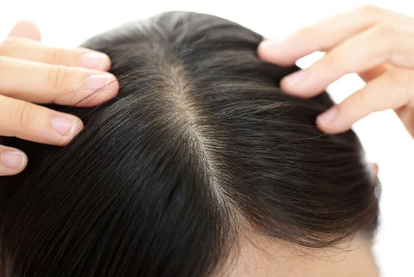 Phương pháp chăm sóc tóc Oil Training rất được các chị em yêu thích. Ảnh: Xinhua 