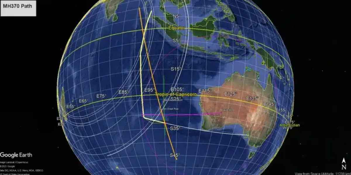 Mr Lyne's graphic shows the location of the simulated flight path and where MH370 was intended to fly. Photo: Vincent Lyne / Google Maps