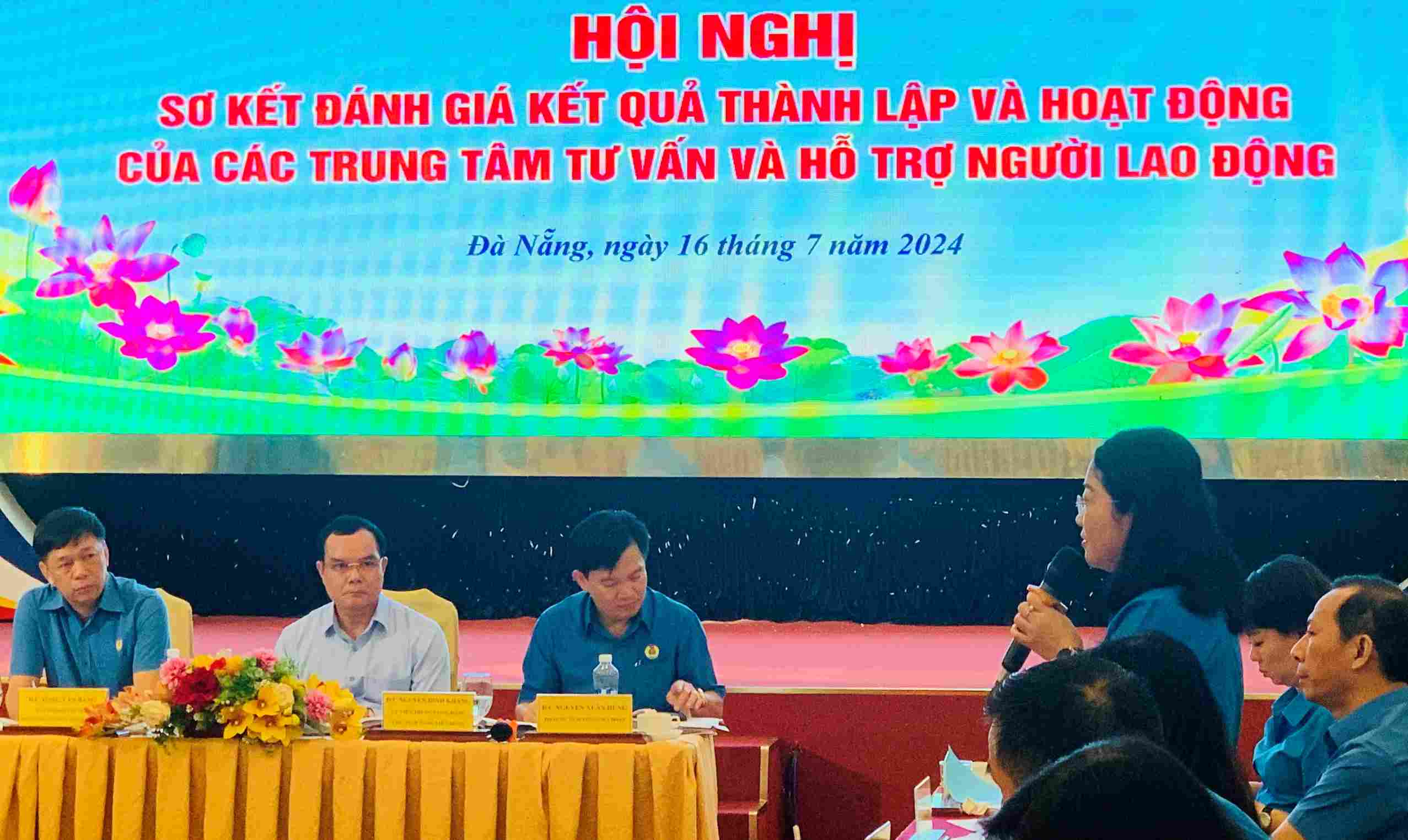 The Vietnam General Confederation of Labor organizes an assessment of the results of establishment and operation of employee consultation and support centers. Photo: Tuong Minh