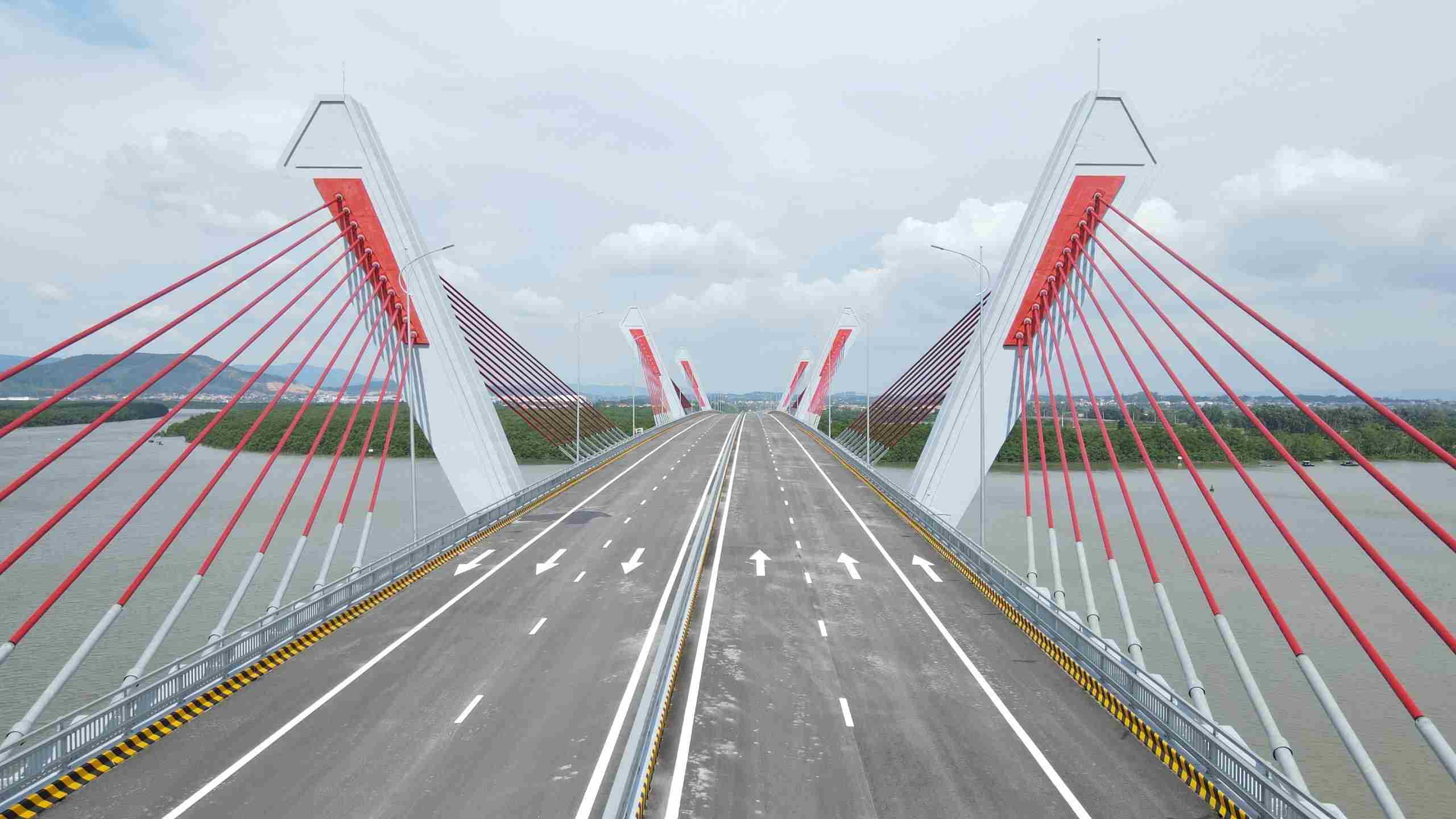 Sở GTVT Hải Phòng thông báo tổ chức giao thông ở cầu Bến Rừng. Ảnh: Hoàng Khôi