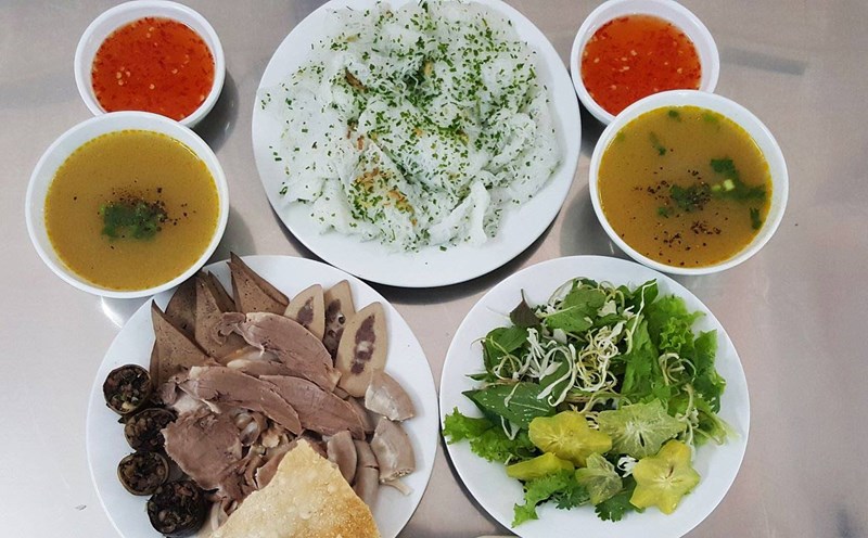 Bánh hỏi cháo lòng nức tiếng Bình Định chinh phục du khách Hàn. Ảnh: Tripadvisor