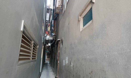 Nhiều căn nhà trong ngõ ở quận Đống Đa (Hà Nội) đang được rao bán. Ảnh: Thu Giang