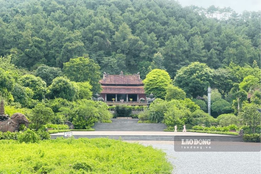 Located peacefully in the middle of Ha Nam, more than 70km from Hanoi, Dia Tang Phi Lai Tu Pagoda is a unique spiritual destination with impressive space.