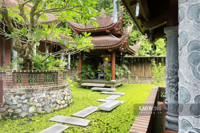 The temple worships Bodhisattva Samantabhadra, located in the middle of a peaceful fish pond.  