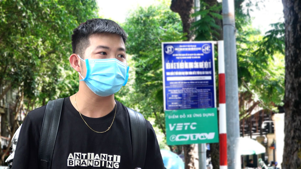 Giữ xe không tiền mặt: Vẫn còn nhiều khó khăn cho người dân khi sử dụng
