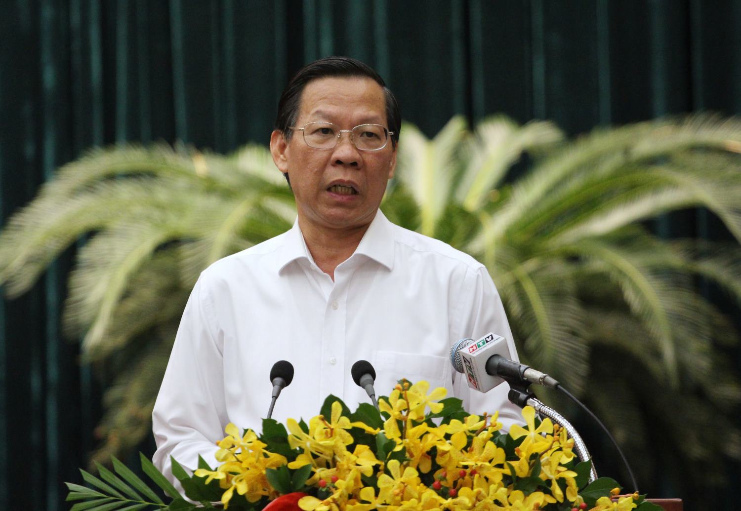 Chủ tịch UBND TPHCM phát biểu tại kỳ họp.  Ảnh: Thành Nhân