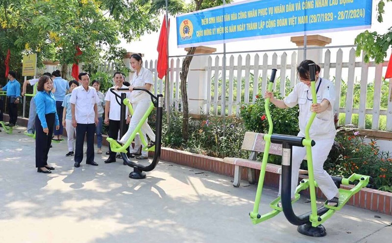 Điểm sinh hoạt văn hóa công nhân đặt tại thôn Mai Châu được Liên đoàn Lao động huyện Đông Anh ra mắt nhân 95 năm Ngày thành lập Công đoàn Việt Nam. Ảnh: CĐH