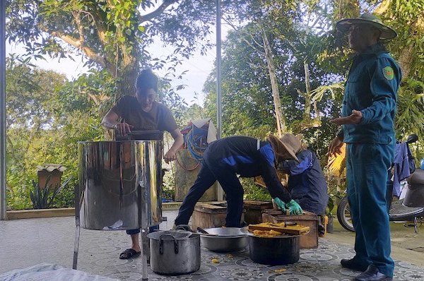 Mô hình nuôi ong của công đoàn cơ sở xã Bình Lương mang lại giá trị kinh tế cao. Ảnh: Đoàn Lưu