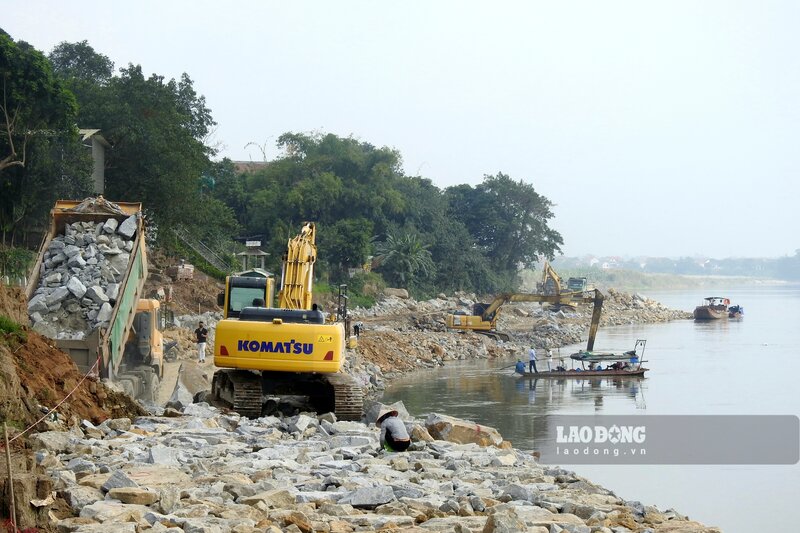 An emergency embankment to prevent landslides worth about 100 billion VND will be urgently built from mid-2023. Photo: To Cong.