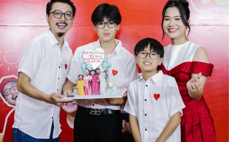 Gia đình diễn viên Hứa Minh Đạt, Lâm Vỹ Dạ. Ảnh: NSX