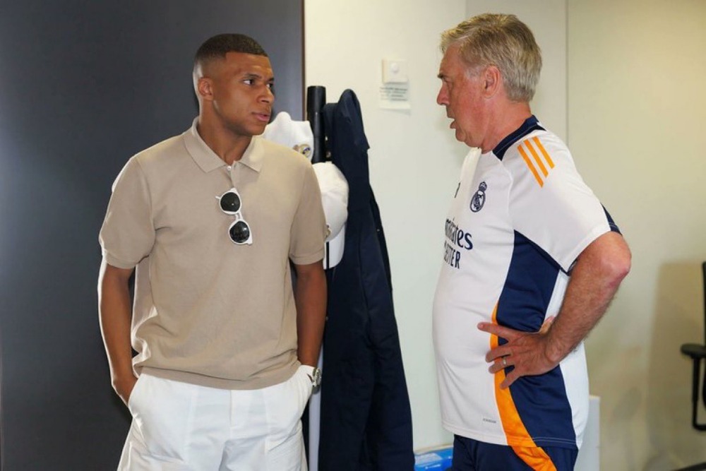 Mbappe meets coach Carlo Ancelotti. Photo: Real Madrid