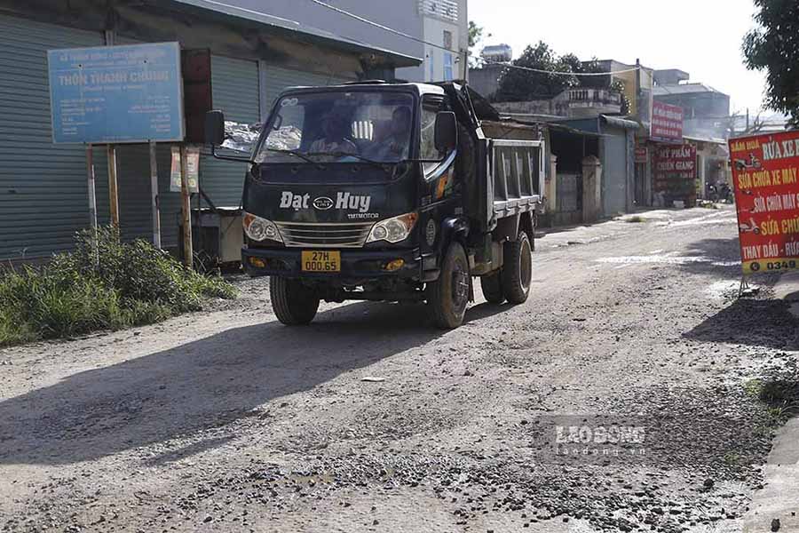 Sau phản ánh của Báo Lao Động, tuyến đường dài gần 4km thuộc xã Thanh Hưng, huyện Điện Biên đã được sửa chữa tạm thời. Ảnh: Quang Đạt