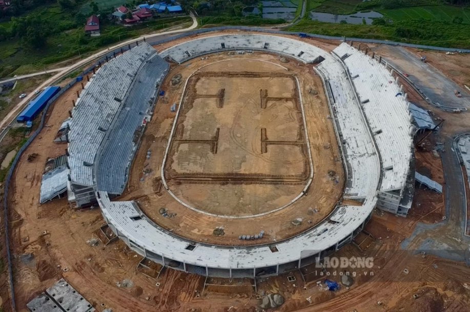 Công trình sân vận động lớn nhất vùng Việt Bắc cơ bản đã hoàn thành. Ảnh: Phong Quang.