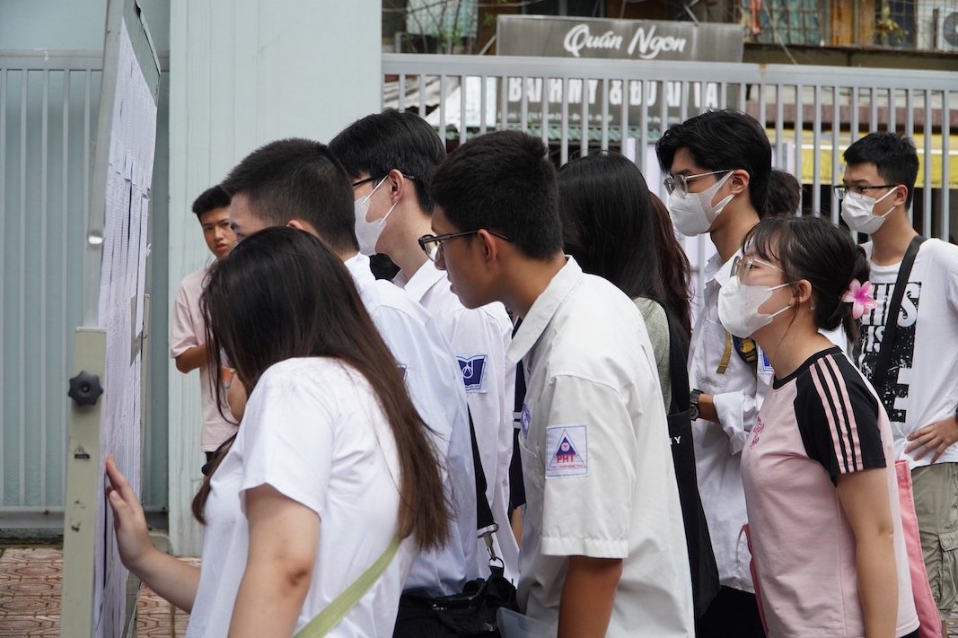 Candidates can use high school graduation exam scores for university admission in 2024. Photo: Van Trang