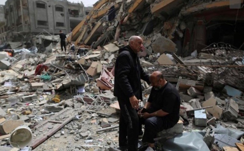 Đống đổ nát của tòa nhà bị phá hủy ở trại tị nạn Nuseirat, Dải Gaza, ngày 18.4.2024. Ảnh Xinhua