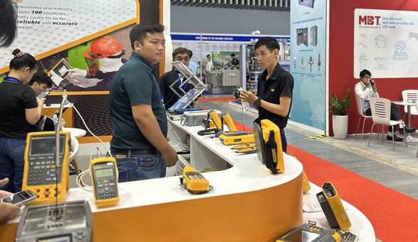 Các doanh nghiệp tham gia triển lãm quốc tế về công nghệ, thiết bị điện - VIETNAM ETE và sản phẩm tiết kiệm năng lượng, năng lượng xanh - ENERTEC EXPO năm 2024. Ảnh: Ngọc Lê