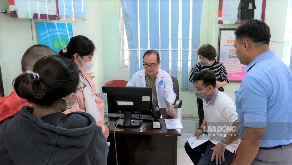 Le CDC de la ville de Can Tho a enregistre une augmentation soudaine de la population venant se faire vacciner contre la rubeole. Photo : Phong Linh.