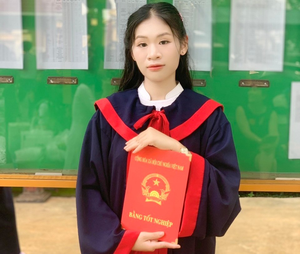 Thủ khoa khối C Lê Thị Huyền ở tỉnh Đắk Nông sẽ đăng ký theo học ngành Luật. Ảnh: Nhân vật cung cấp