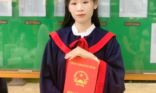 Thủ khoa khối C Lê Thị Huyền ở tỉnh Đắk Nông sẽ đăng ký theo học ngành Luật. Ảnh: Nhân vật cung cấp