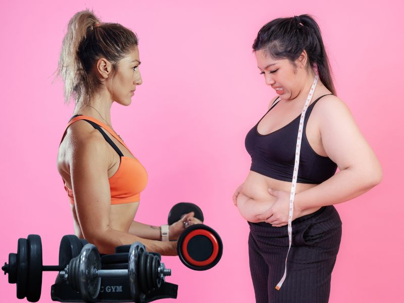 Bạn vẫn có thể bị tích tụ mỡ bụng dù tập luyện chăm chỉ. Đồ họa: Hạ Mây