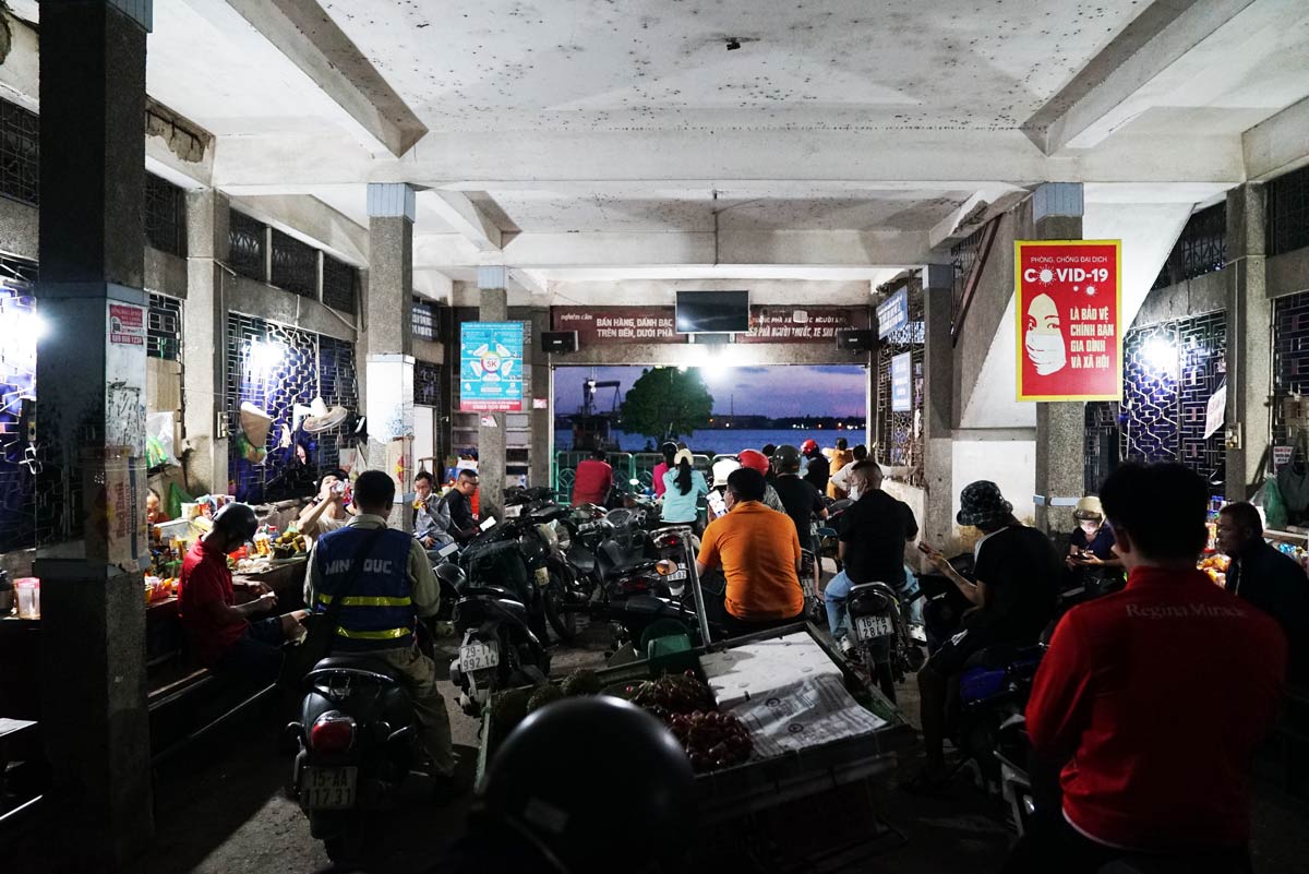 Mr. Tran Van Trong - born in 1985, permanently residing in Tam Hung commune, Thuy Nguyen district, Hai Phong city - said: "I am a worker at Nosco shipyard, Quang Yen town, regularly traveling via the Rung ferry route. has been more than 10 years. This is truly a familiar daily stop. Going to the bridge will be more convenient and proactive. Taking the ferry takes waiting time and only operates until about 8:45 p.m. However, each type will have a different and interesting feature."   