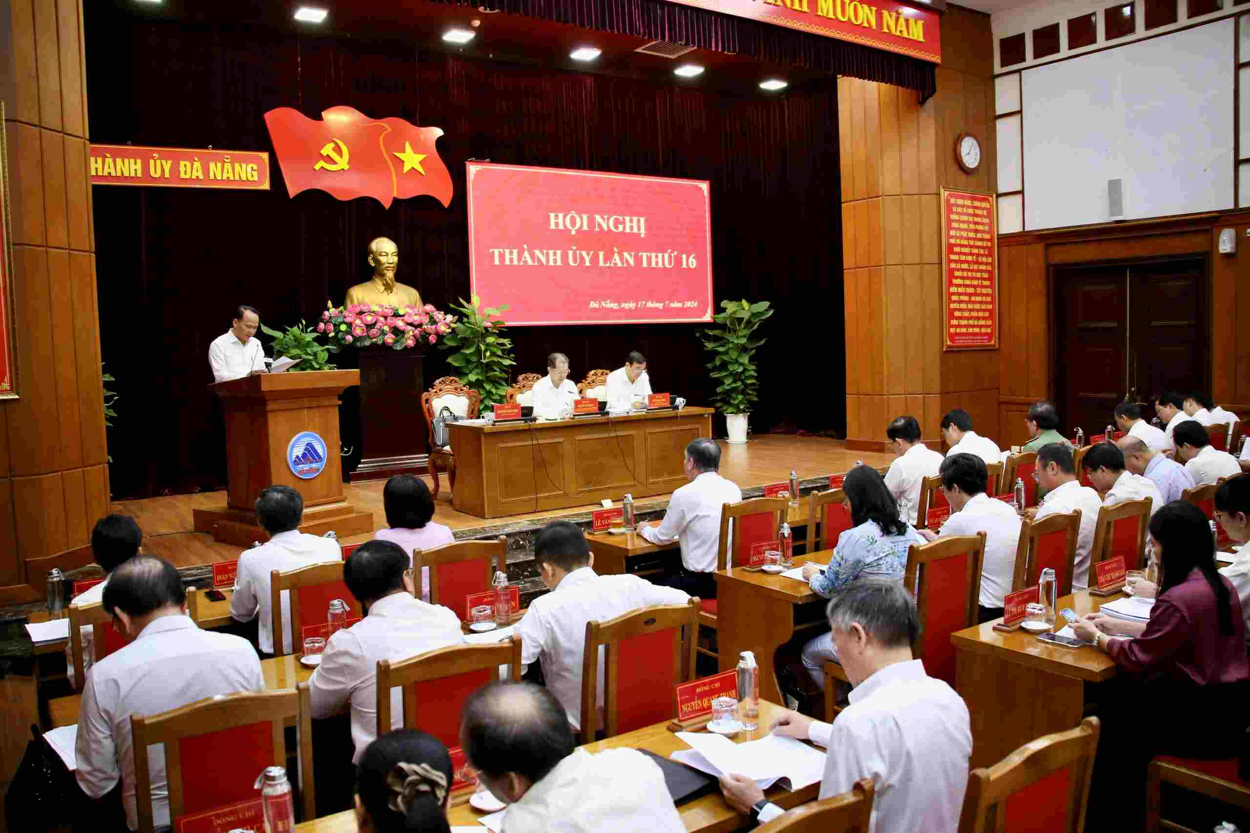 Hội nghị Thành ủy Đà Nẵng khẳng định tập trung triển khai các chủ trương của Trung ương về thí điểm cơ chế, chính sách đặc thù. Ảnh: Thanh Hà 