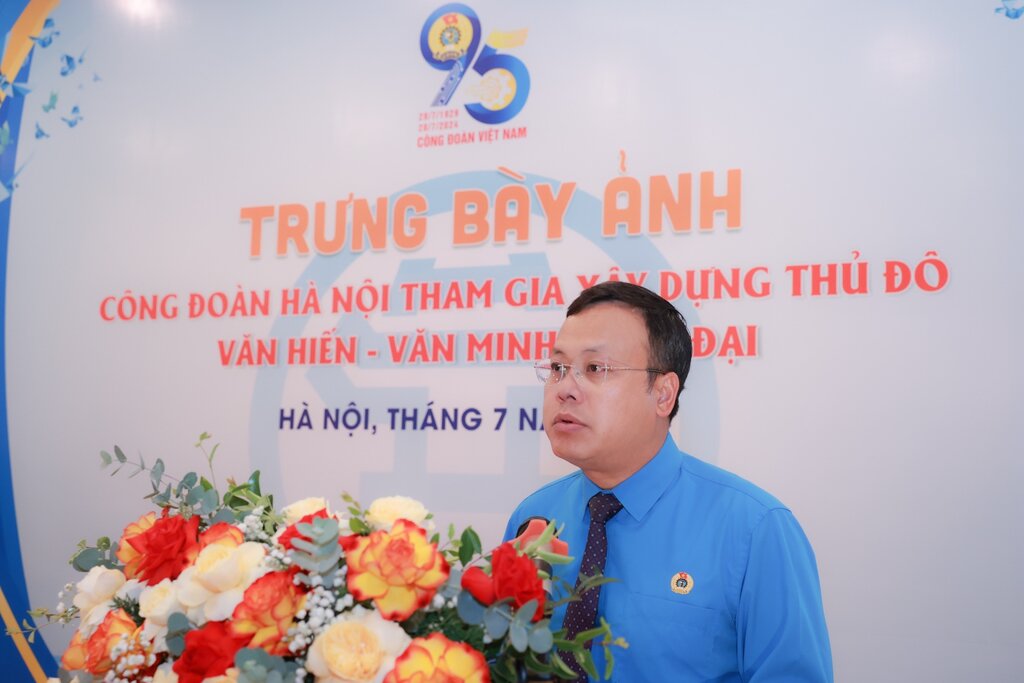 Ông Phạm Quang Thanh - Chủ tịch LĐLĐ Thành phố Hà Nội khai mạc khu Trưng bày. Ảnh: Hải Nguyễn